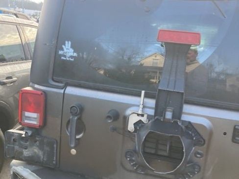 Used 2016 Jeep Wrangler Unlimited Rubicon image 17