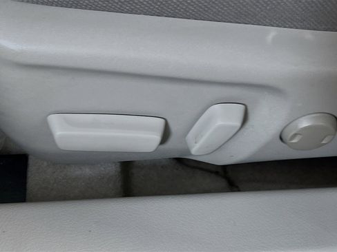 Used 2012 Toyota Camry XLE image 16