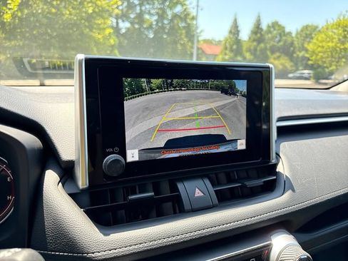 Used 2025 Toyota RAV4 XLE FWD image 18