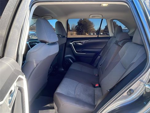Used 2022 Toyota RAV4 XLE image 18