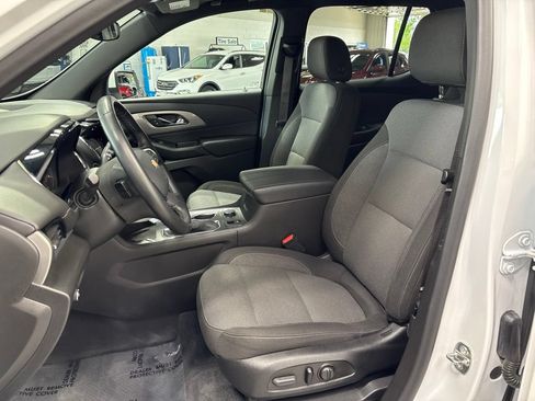 Used 2023 Chevrolet Traverse LT AWD/4WD image 9