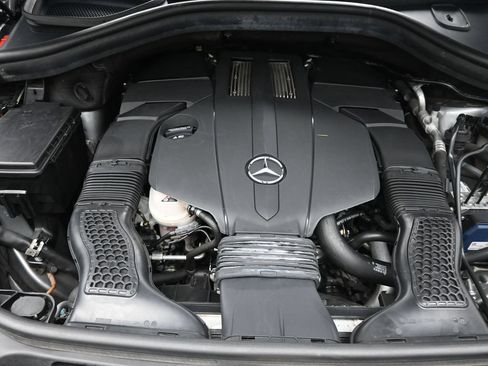 Used 2017 Mercedes-Benz GLS 450 4MATIC image 34