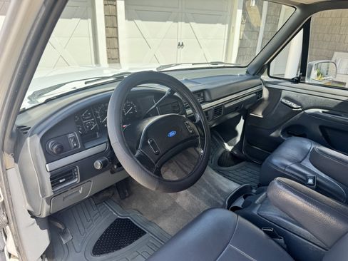 Used 1993 Ford Bronco XLT AWD/4WD image 17