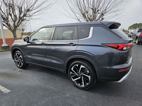 Used 2024 Mitsubishi Outlander SE image 5