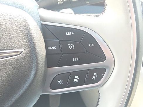 Used 2018 Chrysler Pacifica Limited w/ Advanced Safetytec Group FWD image 36