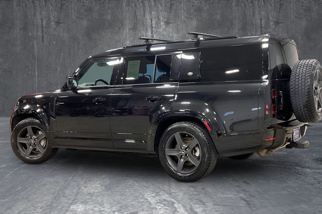 Used 2023 Land Rover Defender 130 X-Dynamic SE AWD/4WD image 4