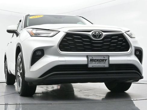 Used 2022 Toyota Highlander XLE AWD/4WD image 53