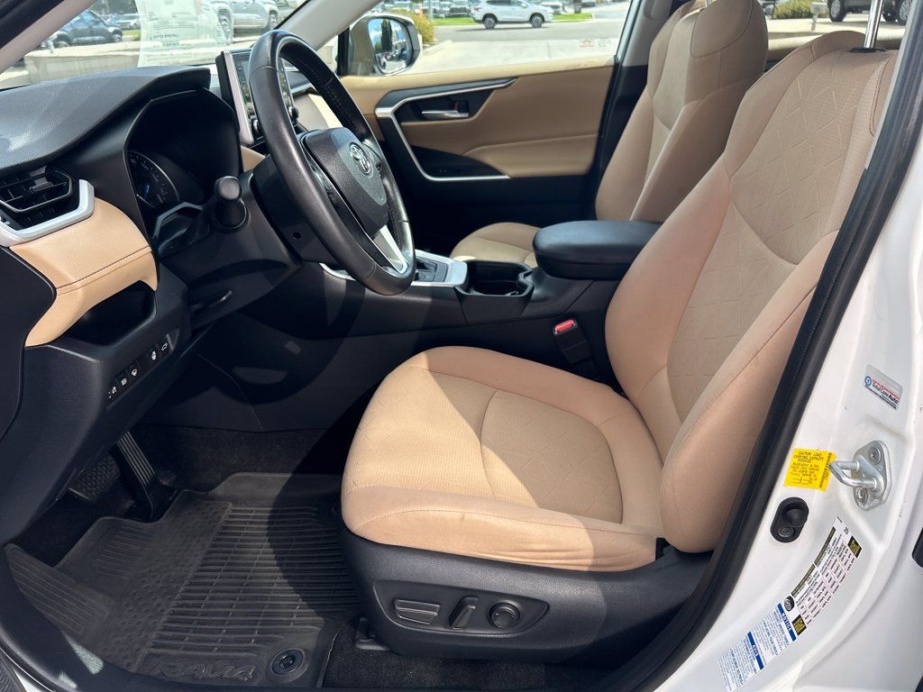 Certified 2020 Toyota RAV4 XLE w/ Convenience Package AWD/4WD image 10