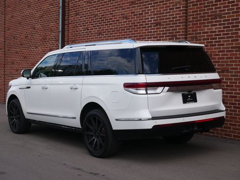 Used 2023 Lincoln Navigator L Reserve AWD/4WD image 3