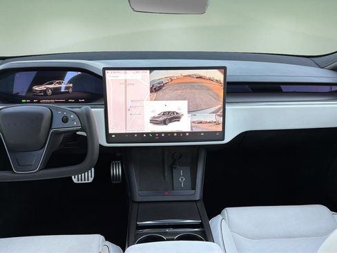 Used 2022 Tesla Model S Plaid image 7