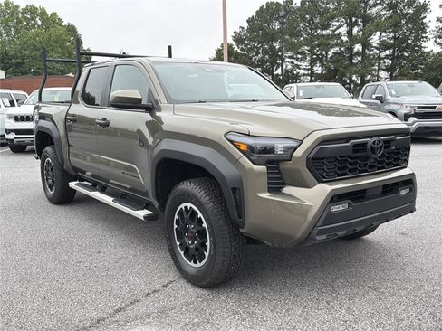 Used 2025 Toyota Tacoma TRD Off-Road AWD/4WD image 4