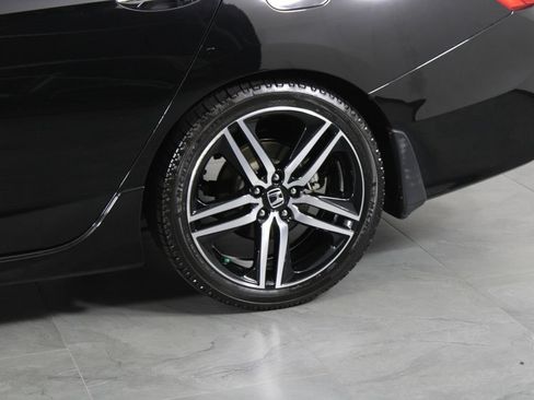 Used 2017 Honda Accord Touring image 14