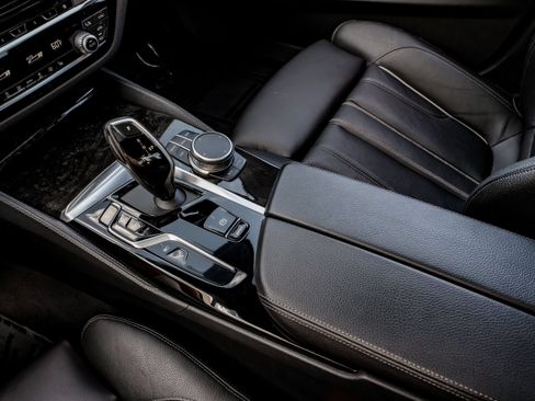 Used 2022 BMW 530e w/ M Sport Package RWD image 24
