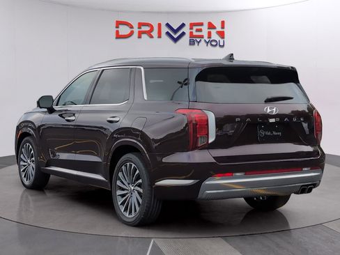 Used 2024 Hyundai Palisade Calligraphy FWD image 3