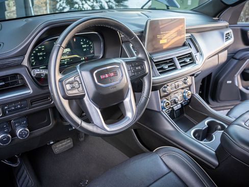 Used 2024 GMC Yukon XL SLT AWD/4WD image 14