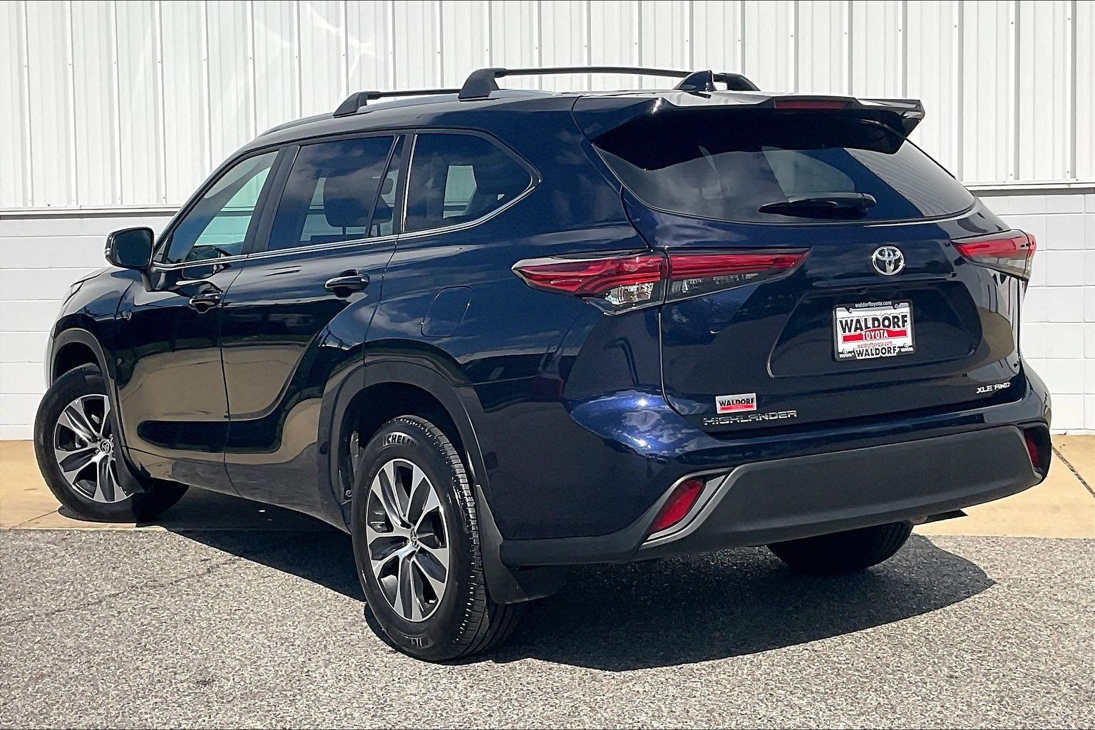 Used 2023 Toyota Highlander XLE AWD/4WD image 15