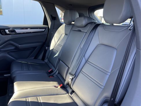 Used 2019 Porsche Cayenne image 34
