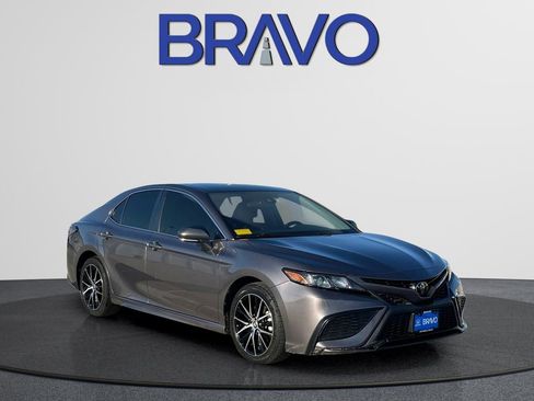 Used 2023 Toyota Camry SE FWD image 3