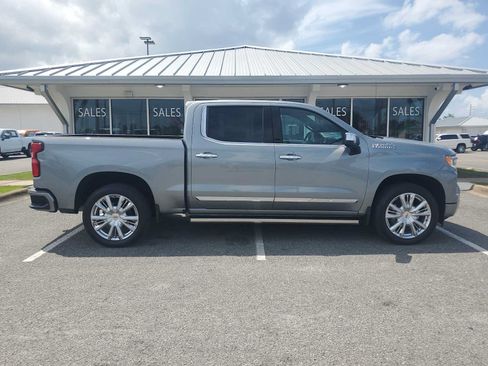 Used 2023 Chevrolet Silverado 1500 High Country w/ High Country Premium Package AWD/4WD image 9