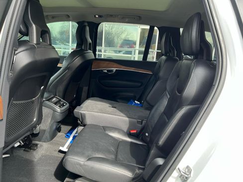 Used 2021 Volvo XC90 T6 Momentum w/ Advanced Package image 12
