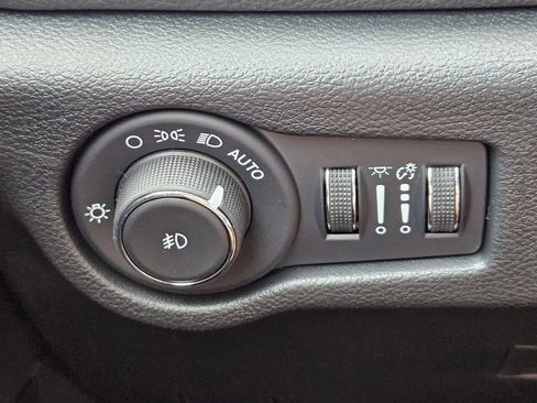 New 2026 Chrysler Pacifica Select image 23