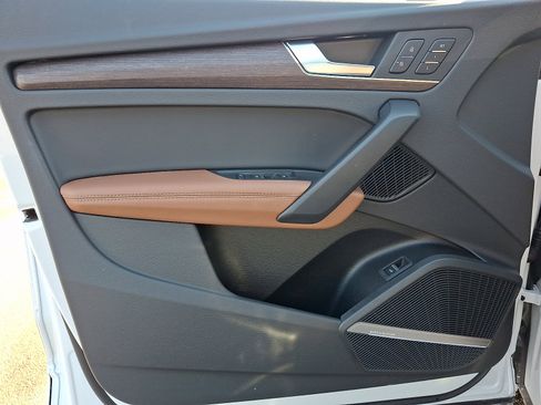 Certified 2025 Audi Q5 2.0T Premium Plus w/ Premium Plus Package image 13