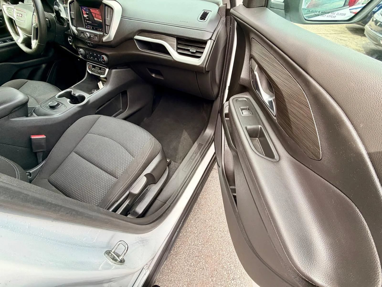 Used 2022 GMC Terrain SLE AWD/4WD image 9