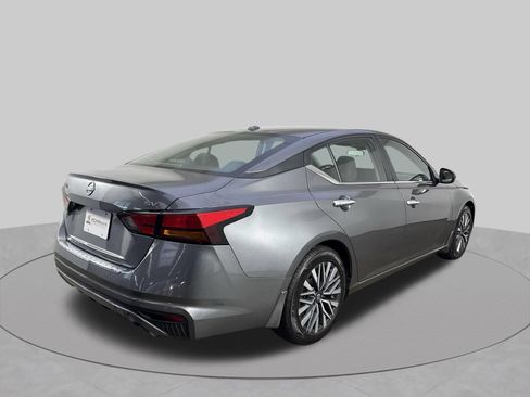 Used 2023 Nissan Altima 2.5 SV w/ SV Premium Package FWD image 35