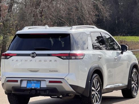 Used 2022 Nissan Pathfinder Platinum w/ Cargo Package image 16