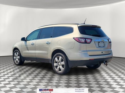 Used 2016 Chevrolet Traverse LT w/ Style and Technology Package FWD image 3