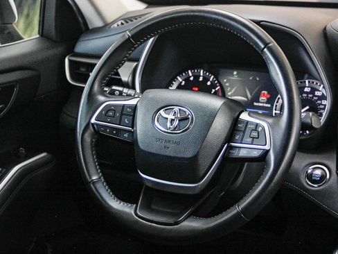 Used 2022 Toyota Highlander XLE image 15