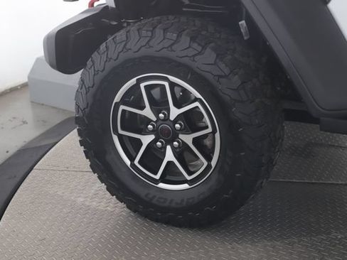 Used 2025 Jeep Wrangler Unlimited Rubicon AWD/4WD image 13