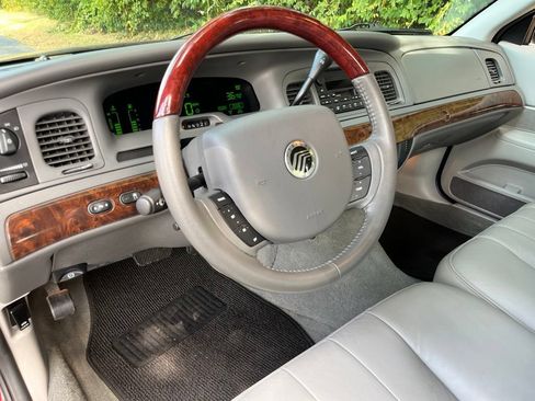 Used 2005 Mercury Grand Marquis LS RWD image 39