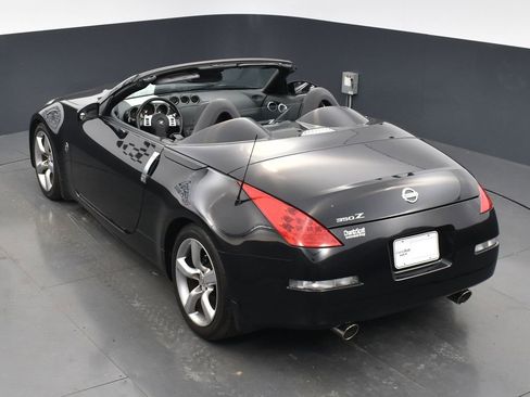 Used 2007 Nissan 350Z Touring RWD image 12