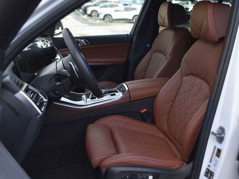 Used 2026 BMW X5 M60i image 12