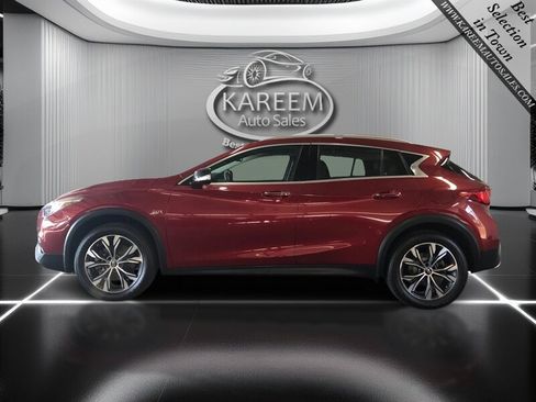Used 2017 INFINITI QX30 Premium w/ Navigation Package AWD/4WD image 8