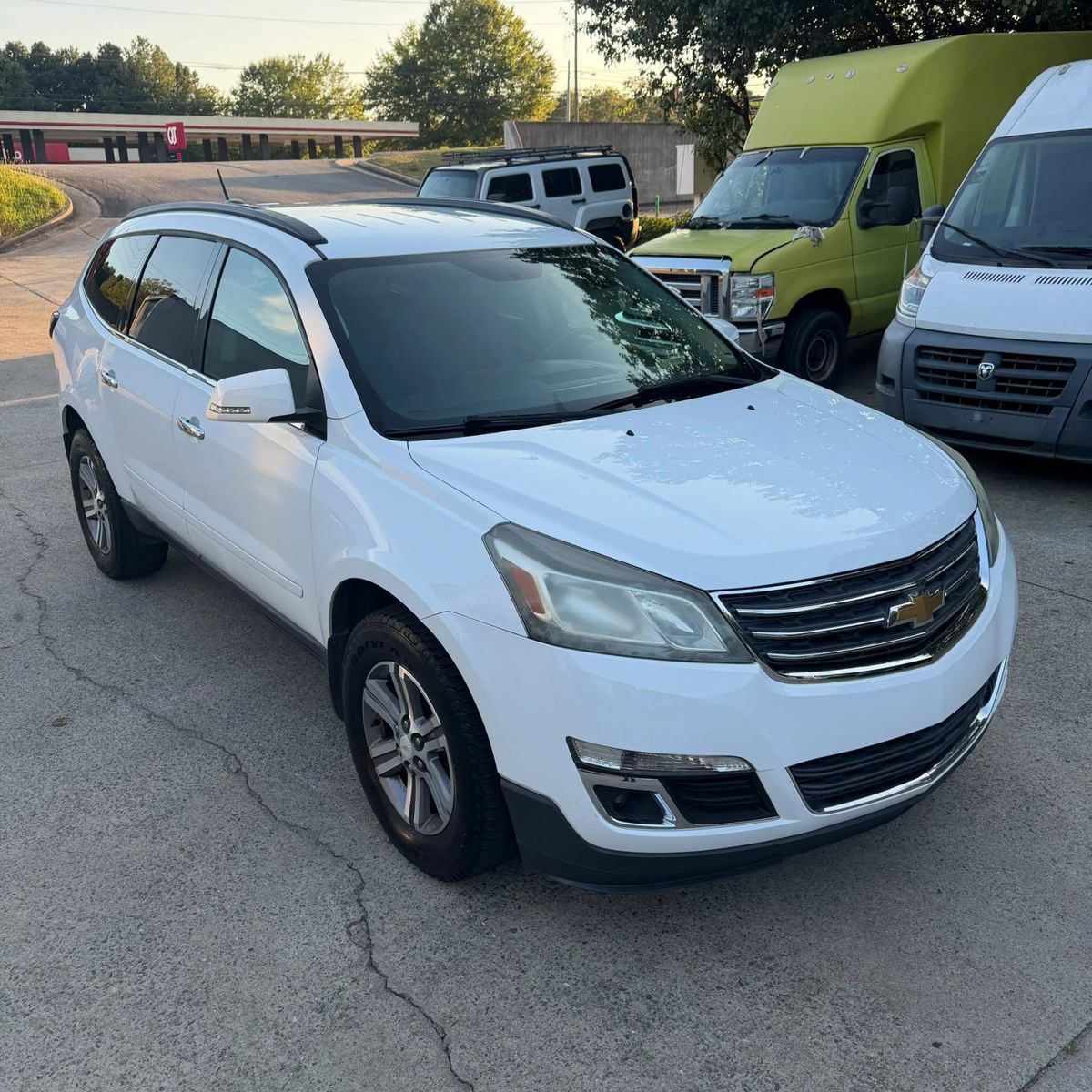 Used 2016 Chevrolet Traverse LT FWD image 3
