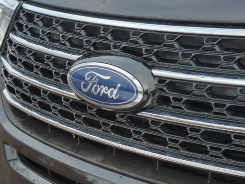 Used 2020 Ford Explorer XLT w/ Equipment Group 202A image 12