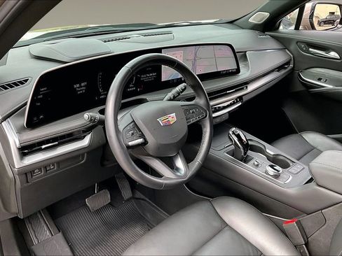 Used 2024 Cadillac XT4 Premium Luxury w/ Technology Package FWD image 13