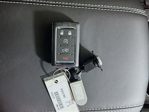 New 2025 Jeep Grand Cherokee Altitude image 20