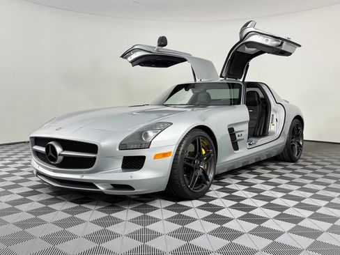 Used 2011 Mercedes-Benz SLS AMG Coupe image 6