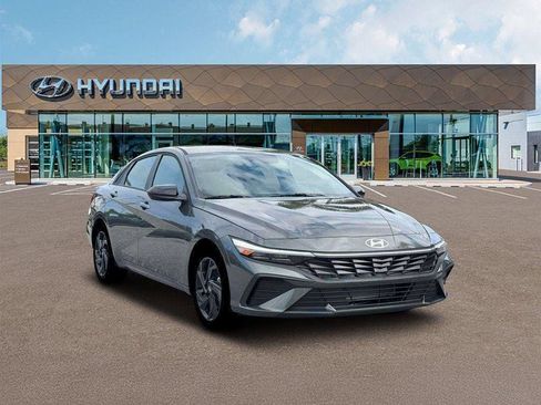 New 2026 Hyundai Elantra SEL Sport FWD image 11