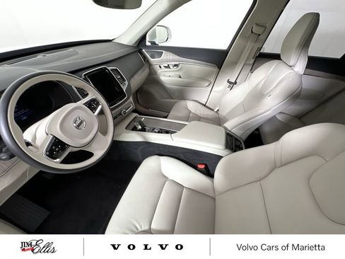 Used 2024 Volvo XC90 B6 Plus image 13