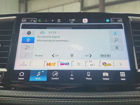 Used 2023 Chrysler Pacifica Limited FWD image 29