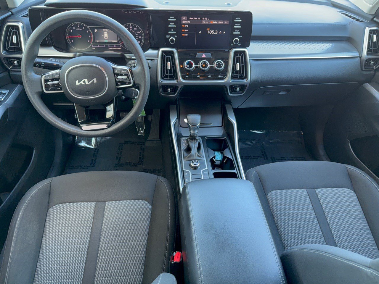 Used 2023 Kia Sorento LX FWD image 17