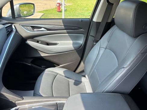 Used 2019 Buick Enclave Essence AWD/4WD image 17