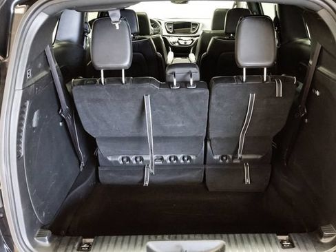 Used 2025 Chrysler Pacifica Limited FWD image 34