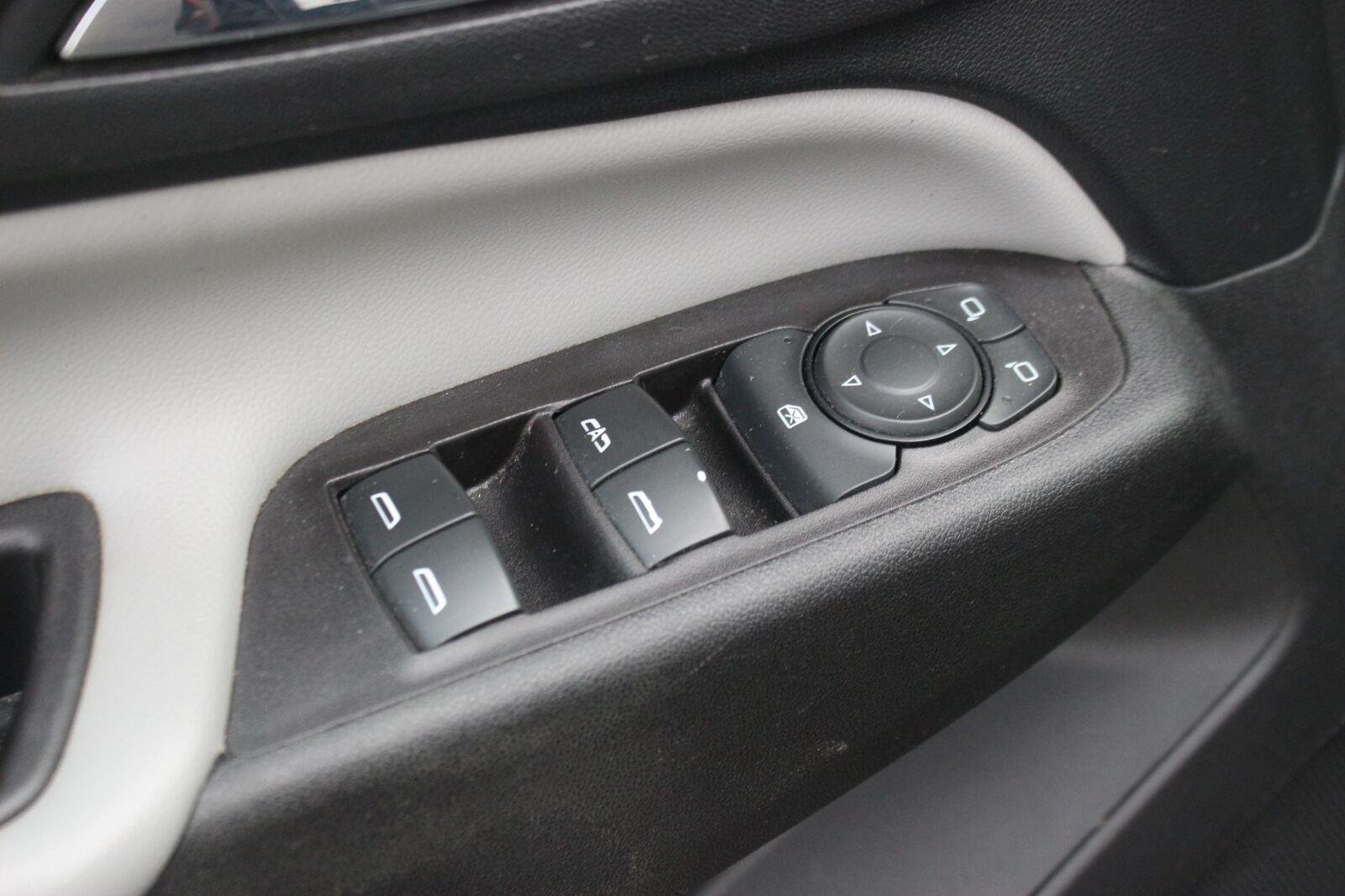 Used 2021 Chevrolet Equinox LS w/ LS Convenience Package FWD image 13