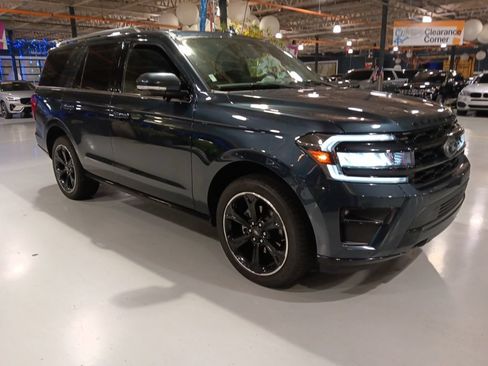 Used 2024 Ford Expedition Limited AWD/4WD image 4