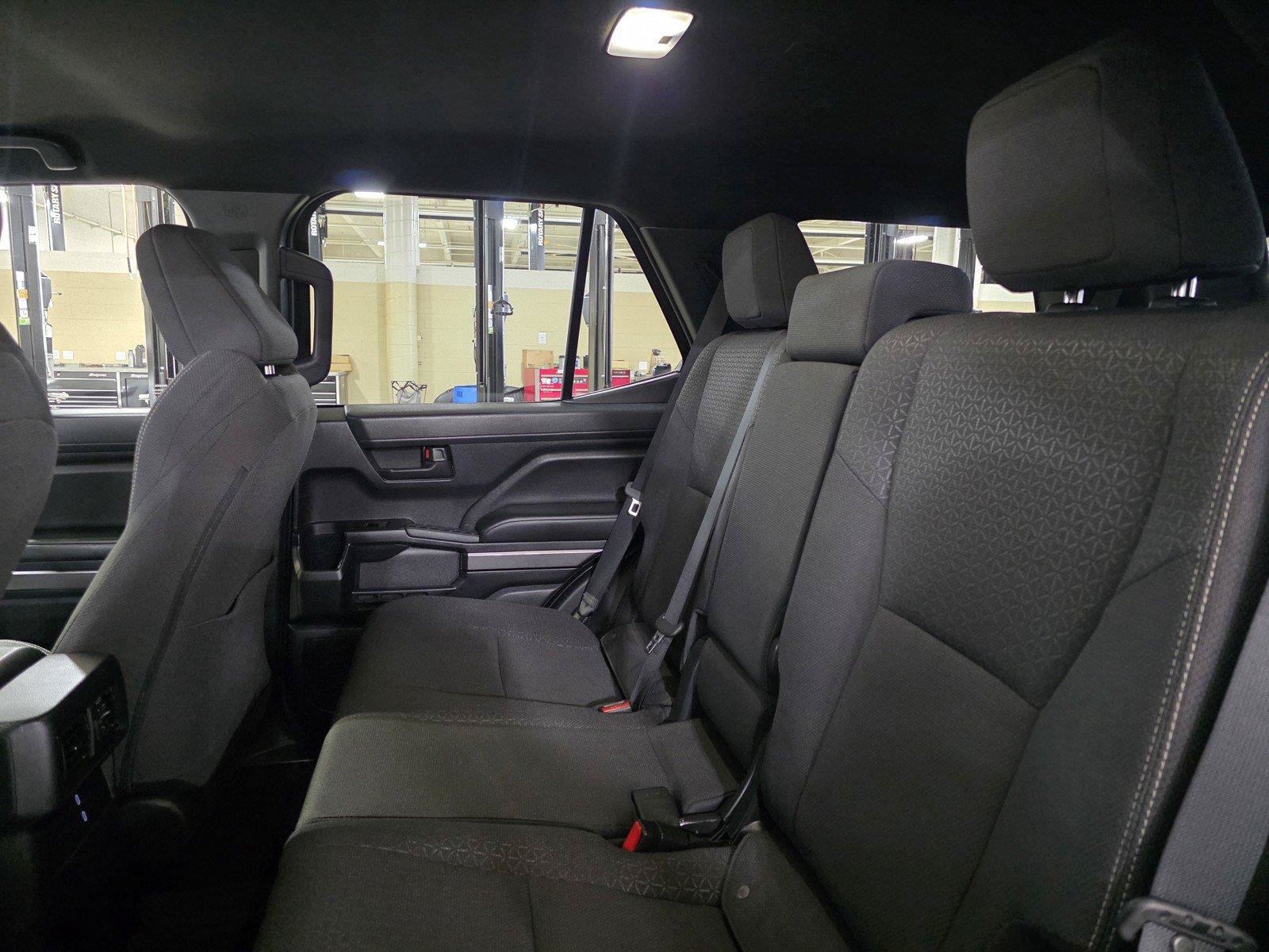 Used 2025 Toyota 4Runner SR5 AWD/4WD image 15